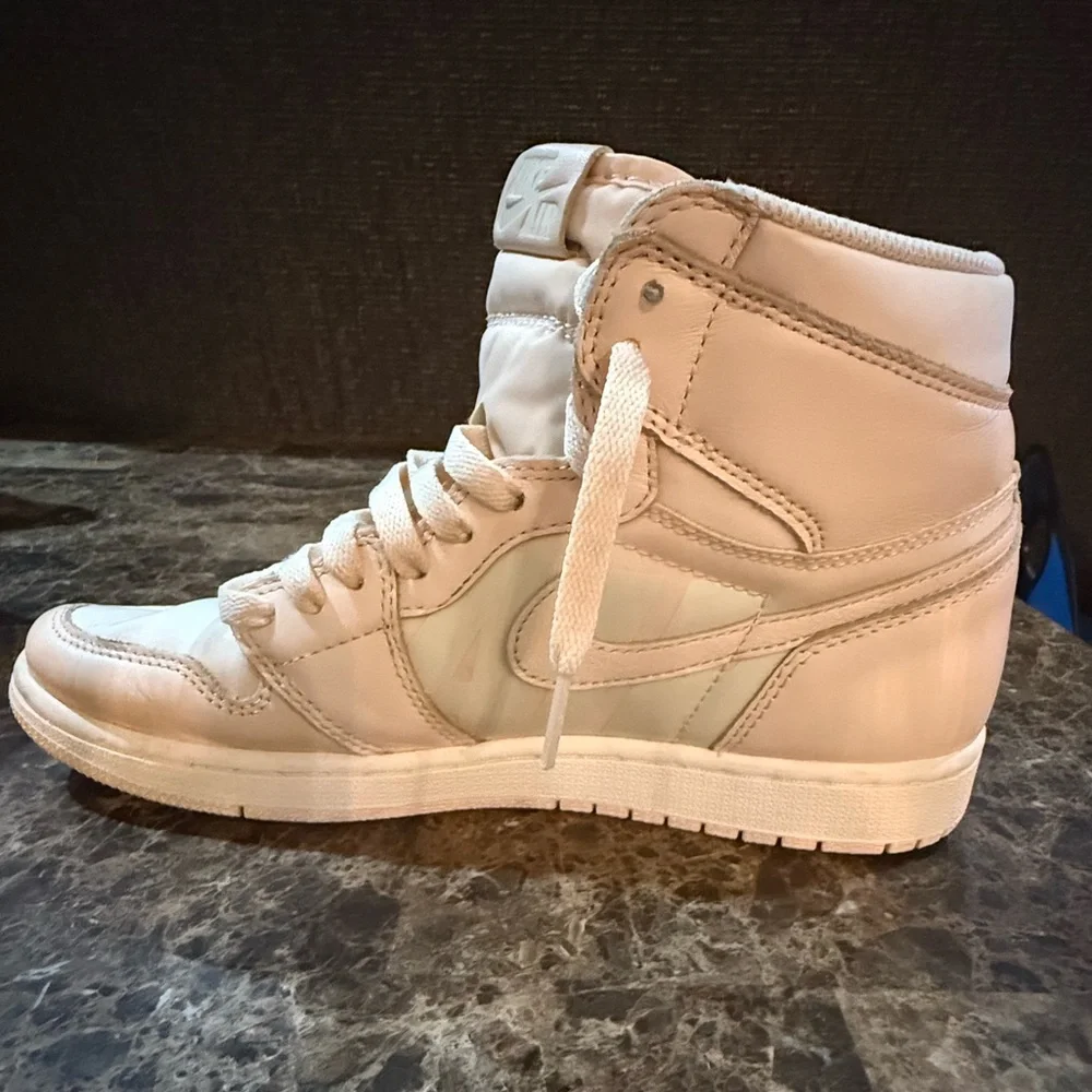 Nike. Air Jordan 1 Retro High OG 'Guava Ice’. Size 8.